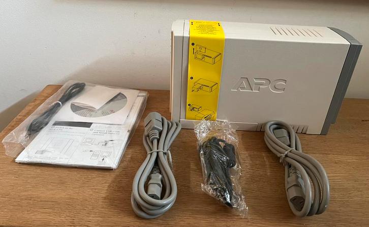 Nieuwe APC Back-UPS CS 350/500VA Batterij Backup, Computers en Software, Noodvoedingen (UPS), Zo goed als nieuw, Ophalen of Verzenden