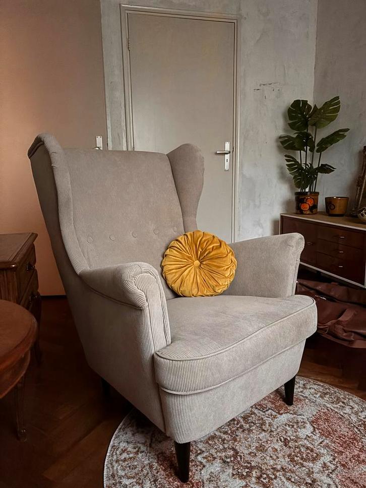 STRANDMON oorfauteuil beige, Huis en Inrichting, Fauteuils, Zo goed als nieuw, Stof, 75 tot 100 cm, Ophalen