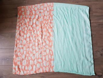 Sjaal voor dames -- pasteltinten -- beschikbaar voor biedingen