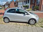 Toyota Yaris 1.3 16V Vvt-i 3DR MMT 2006 Grijs, 4 cilinders, Origineel Nederlands, Yaris, Zilver of Grijs