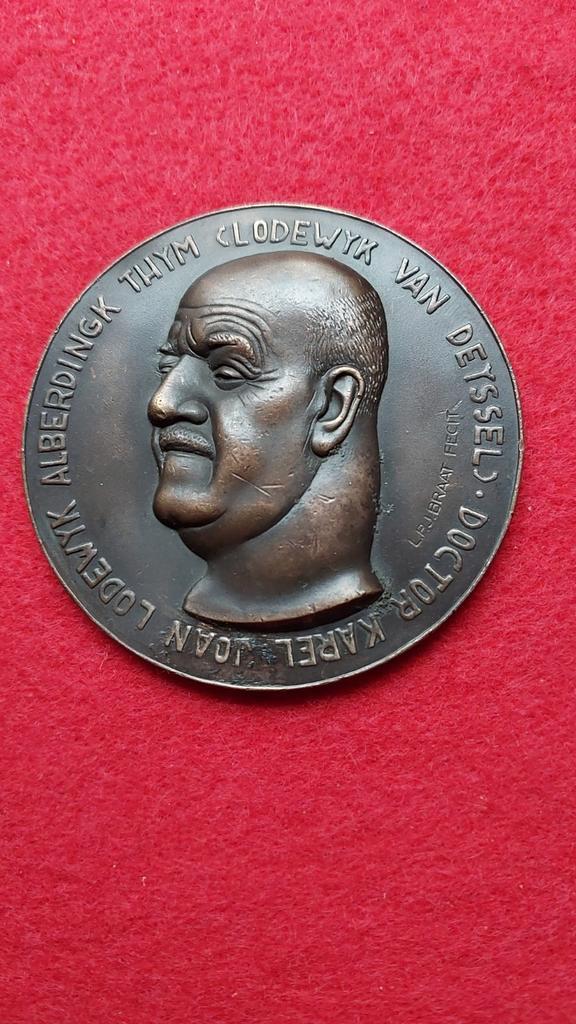 V.P.K.Penning kunstenaar Leendert Braat,Lodewijk van Deyssel, Postzegels en Munten, Penningen en Medailles, Brons, Nederland, Ophalen of Verzenden