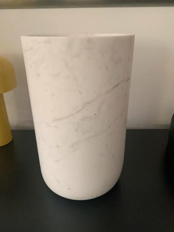 Zuiver Fajen vaas marmer beschikbaar voor biedingen