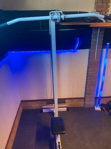 Lat pulldown beschikbaar voor biedingen