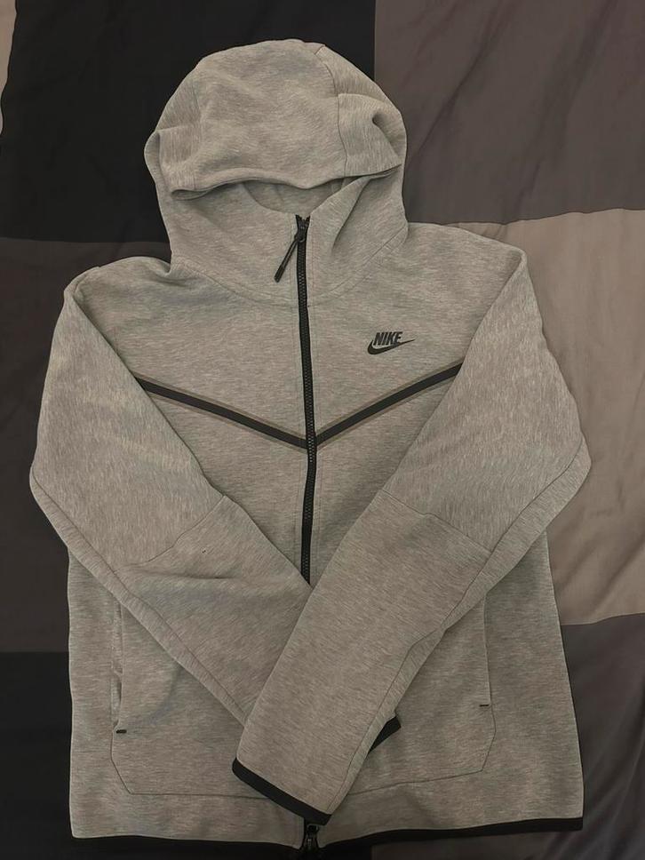 Nike tech fleece S, Kleding | Heren, Sportkleding, Zo goed als nieuw, Algemeen, Maat 46 (S) of kleiner, Grijs, Ophalen of Verzenden