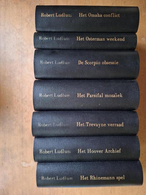 Robert Ludlum 9x ingebonden hc, Boeken, Thrillers, Gelezen, Nederland, Ophalen of Verzenden