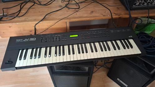 Te koop aangeboden: mijn Roland JV-30 synthesizer. Ik ben d, Muziek en Instrumenten, Keyboards, Zo goed als nieuw, 61 toetsen