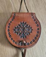 Leren tasje (klein) bewerkt! Opbergruimte voor pasjes/geld!, Ophalen of Verzenden, Nieuw, Bruin, Leer