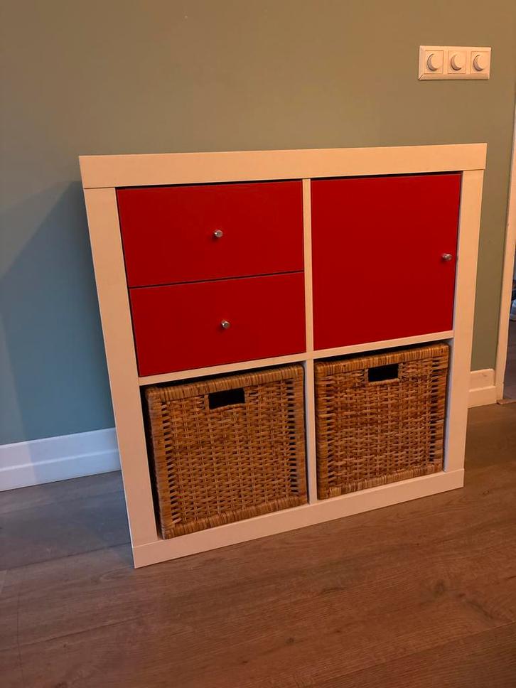IKEA Kallax (Expedit) kast incl. rode inzetstukken en manden, Huis en Inrichting, Kasten | Dressoirs, Gebruikt, 50 tot 100 cm