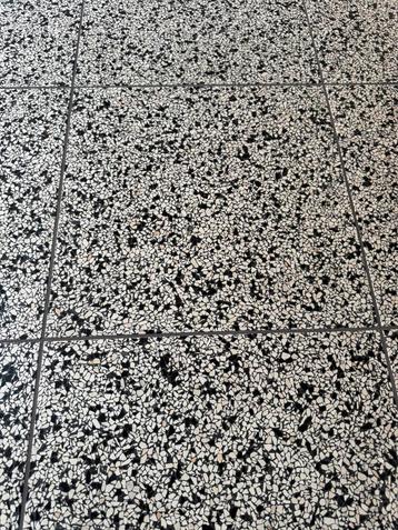 Vloertegel graniet 40x40 cm beschikbaar voor biedingen