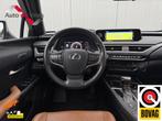 Lexus UX 250h Executive Line President Pack|Trekhaak|NL-Auto, Auto's, Gebruikt, 4 cilinders, Zwart, Hybride Elektrisch/Benzine