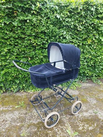 Vintage kinderwagen beschikbaar voor biedingen