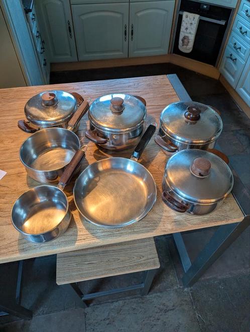7 delige mooie Lagostina pannenset, Huis en Inrichting, Keuken | Potten en Pannen, Zo goed als nieuw, Pannenset, Rvs, Ophalen of Verzenden