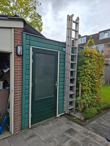 3-delige ladder beschikbaar voor biedingen