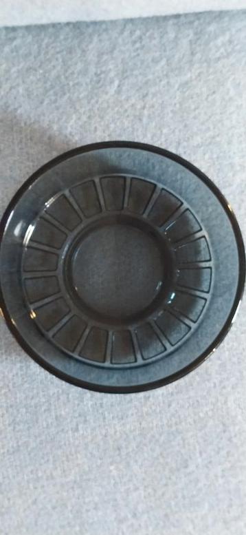 Glazen schaal, topaz blauw. Art deco stijl. Doorsnede 21cm beschikbaar voor biedingen