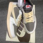 Travis Scott x Air Jordan 1 Low ''Reverse Mocha'' Maat 43, Kleding | Heren, Schoenen, Overige kleuren, Nike, Ophalen of Verzenden