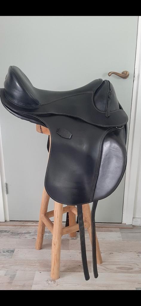 Barefoot ghost thorrowgood en western zadels, Dieren en Toebehoren, Paarden en Pony's | Zadels, Zo goed als nieuw, Dressuur, Ophalen of Verzenden