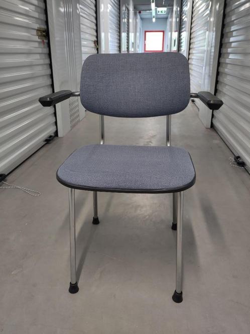 8 originele Gispen Cirrus stoelen in goede staat, Huis en Inrichting, Stoelen, Gebruikt, Vijf, Zes of meer stoelen, Stof, Blauw