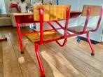 Vintage schoolbank voor 2 kinderen – rood staal & hout, Huis en Inrichting, Stoelen, Ophalen, Gebruikt, Twee, Metaal