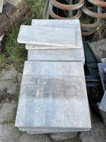 Kijlstra betontegels 60x60x4, tricolore. Totaal 7,2 m2 beschikbaar voor biedingen