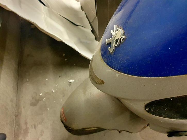 scooter Peugeot voor onderdelen, Fietsen en Brommers, Scooters | Peugeot, Gebruikt, Overige modellen, Benzine, Ophalen