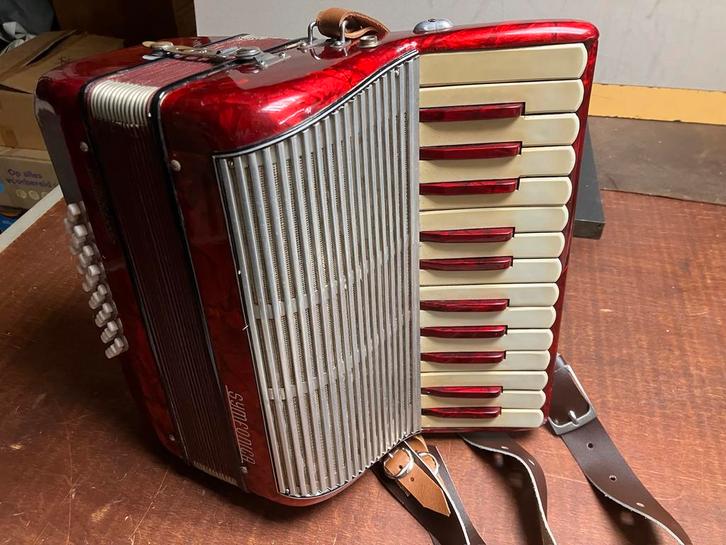 Omhangen en spelen maar, MET MP3, Muziek en Instrumenten, Accordeons, Zo goed als nieuw, Overige merken, Ophalen of Verzenden