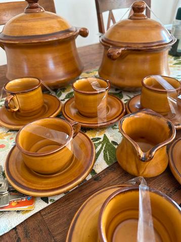 Vintage Aardewerk Servies - Kopjes, Schotels, Potten beschikbaar voor biedingen