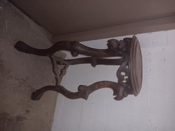 Antieke plantentafel/beeldzuil beschikbaar voor biedingen