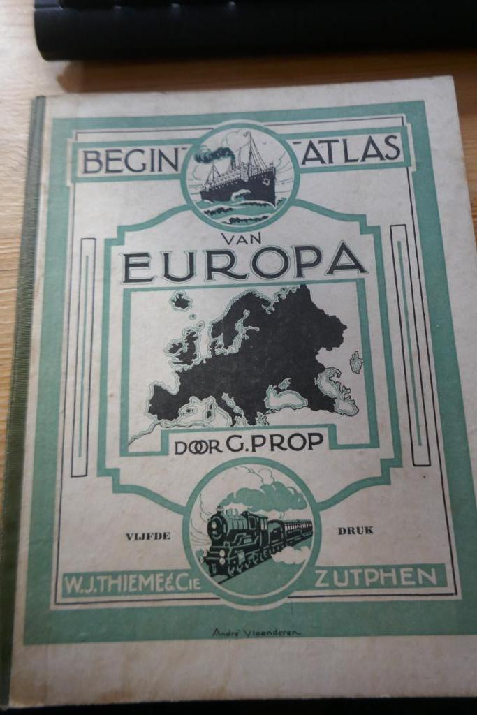 3x oude kleine atlassen, Boeken, Atlassen en Landkaarten, Gelezen, Landkaart, 1800 tot 2000, Ophalen of Verzenden