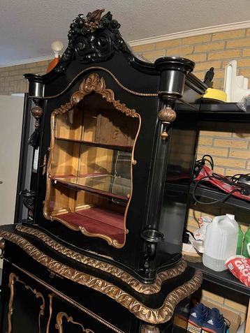 Antieke buffetkast Bonheur  beschikbaar voor biedingen