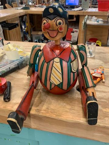 Oude leuke antieke houten Pinokkio spaarpot beschikbaar voor biedingen