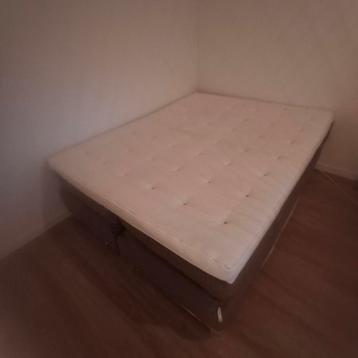 compleet bed + topper 160x200 beschikbaar voor biedingen