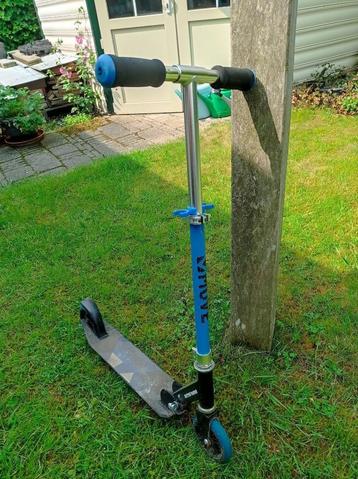 Step in blauw beschikbaar voor biedingen
