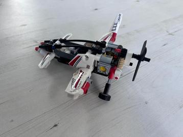 LEGO Technic Ultralight Helikopter (setnummer 42057) beschikbaar voor biedingen