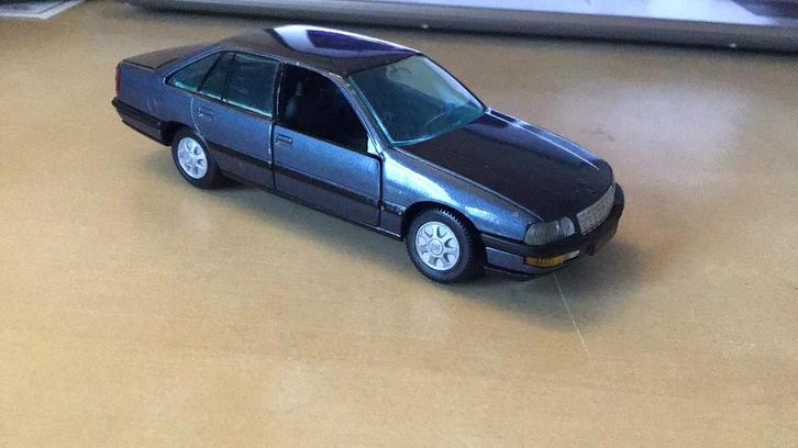 OPEL SENATOR CHIQUE MET BLAUW KLEURTJE NIEUW, GAMA MINIPRIJS, Hobby en Vrije tijd, Modelauto's | 1:43, Nieuw, Auto, Gama, Ophalen of Verzenden