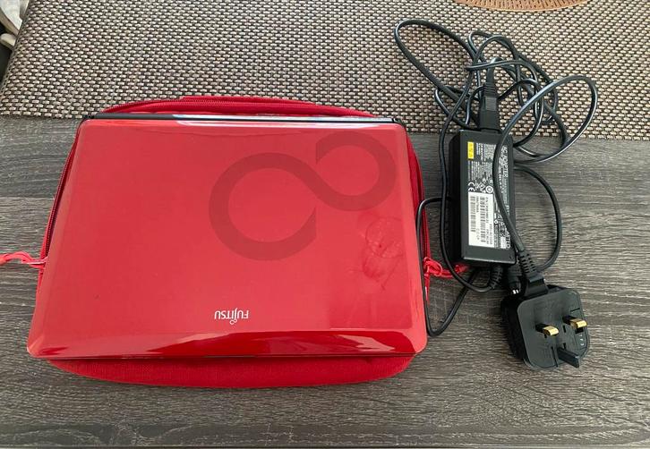 Fujitsu M2010 Netbook + Arabisch lettertype, Computers en Software, Windows Laptops, Zo goed als nieuw, 10 inch of minder, HDD