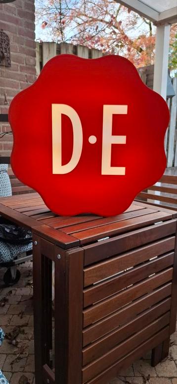 Lichtbak van Douwe Egberts beschikbaar voor biedingen