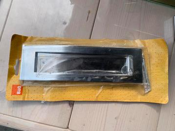 Gepolijste chroomlook ijzeren brievenplaat, (H)75mm (B)250m beschikbaar voor biedingen