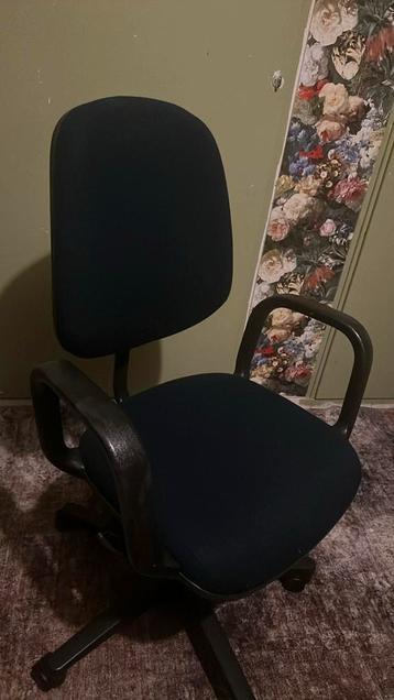 Bureau stoel beschikbaar voor biedingen