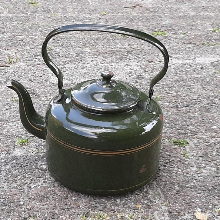 Antieke waterketel emaille groen met goudkleurige biezen, Antiek en Kunst, Antiek | Emaille, Ophalen