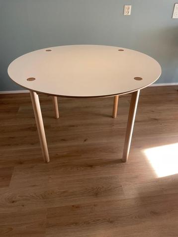 Eettafel Hay beschikbaar voor biedingen