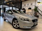 Volvo V40 2.0 T2 Momentum NAP Cruise control Bluetooth Navig, Auto's, Voorwielaandrijving, 65 €/maand, Gebruikt, 4 cilinders