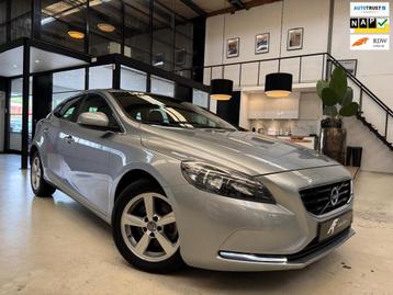 Volvo V40 2.0 T2 Momentum NAP Cruise control Bluetooth Navig beschikbaar voor biedingen