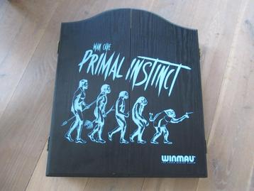 Winmau Man cave Dartkast Dartkabinet Primal Instinct beschikbaar voor biedingen