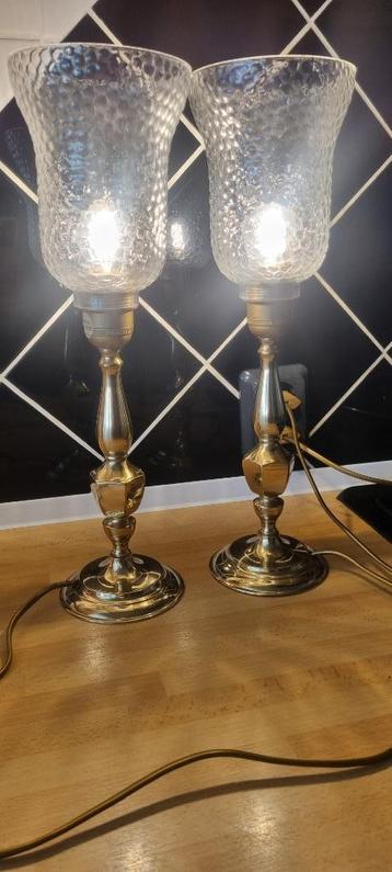 Twee prachtige vintage bronzen tafel lampen beschikbaar voor biedingen