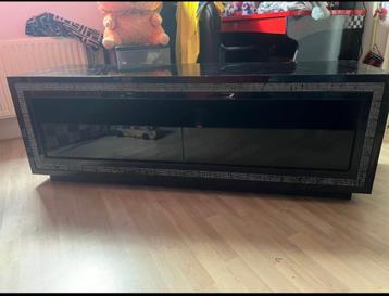Tv Meubel en Salontafel beschikbaar voor biedingen