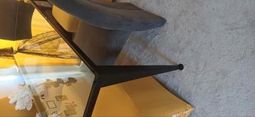 Tafel  beschikbaar voor biedingen