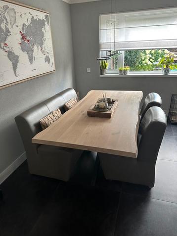 2 stoelen / fauteuils en 1 bank( 2 zits) beschikbaar voor biedingen