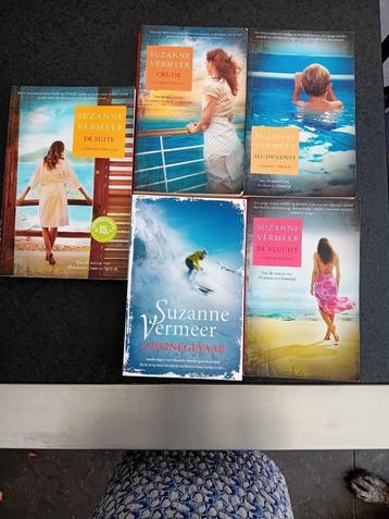 12 boeken van bekende schrijvers ! Vermeer, van Rijn ,de Loo beschikbaar voor biedingen