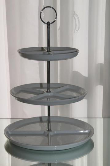 Prachtige (witte) etagère. beschikbaar voor biedingen
