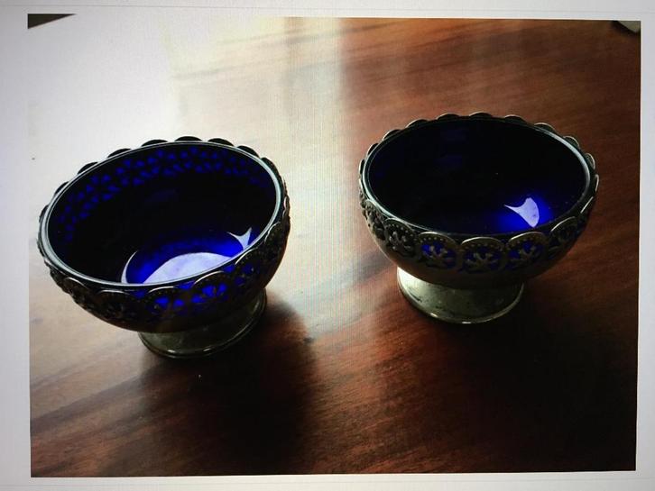 2 Engelse schalen: zilver, blauw glas: Celtic quality plate, Antiek en Kunst, Antiek | Goud en Zilver, Zilver, Ophalen of Verzenden